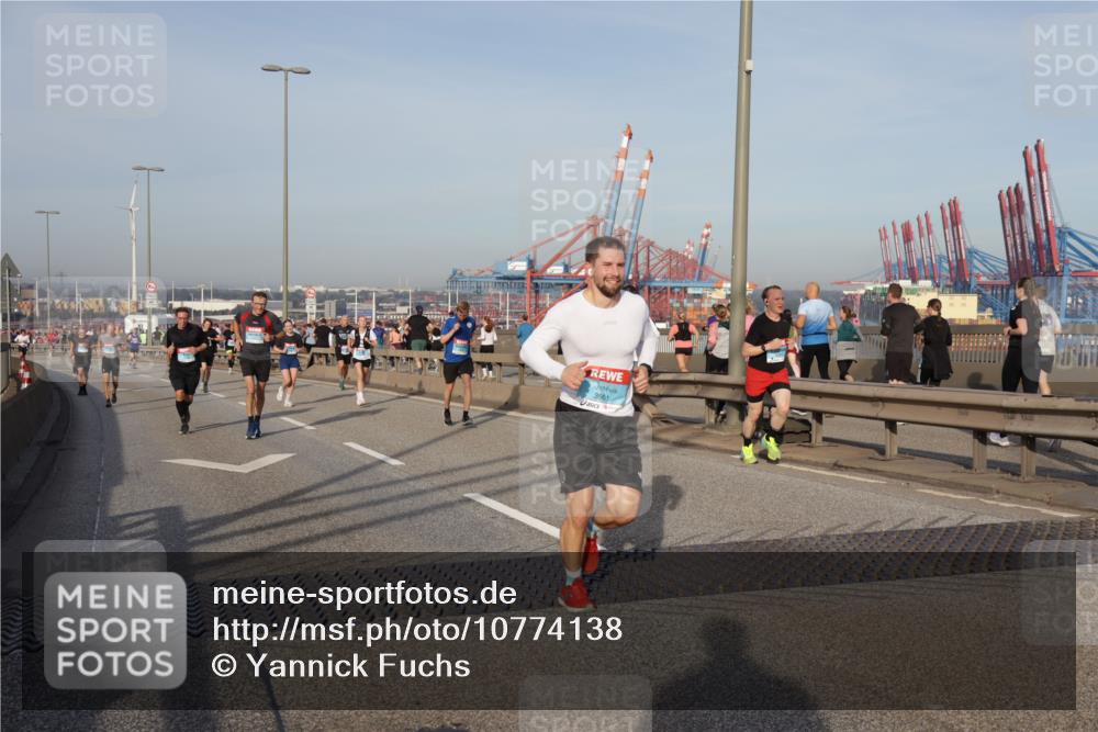 03.10.2026 - Köhlbrandbrückenlauf Yannick Fuchs http://msf.ph/oto/10774138 03.10.2026 09:38:15 Position 2 3861 meine-sportfotos.de