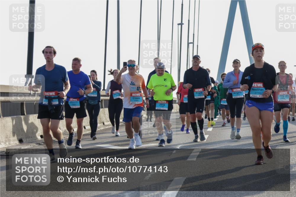 03.10.2026 - Köhlbrandbrückenlauf Yannick Fuchs http://msf.ph/oto/10774143 03.10.2026 09:33:07 Position 1 2710, 2064, 1195 meine-sportfotos.de