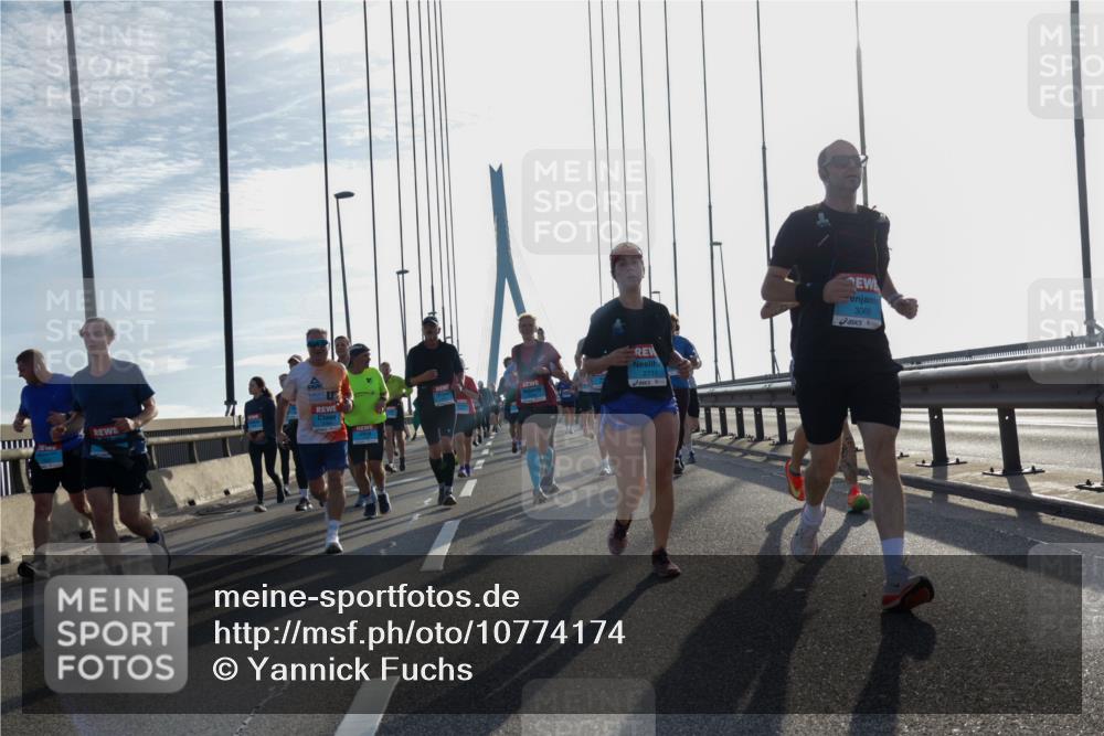 03.10.2026 - Köhlbrandbrückenlauf Yannick Fuchs http://msf.ph/oto/10774174 03.10.2026 09:33:10 Position 1 2710, 3060 meine-sportfotos.de