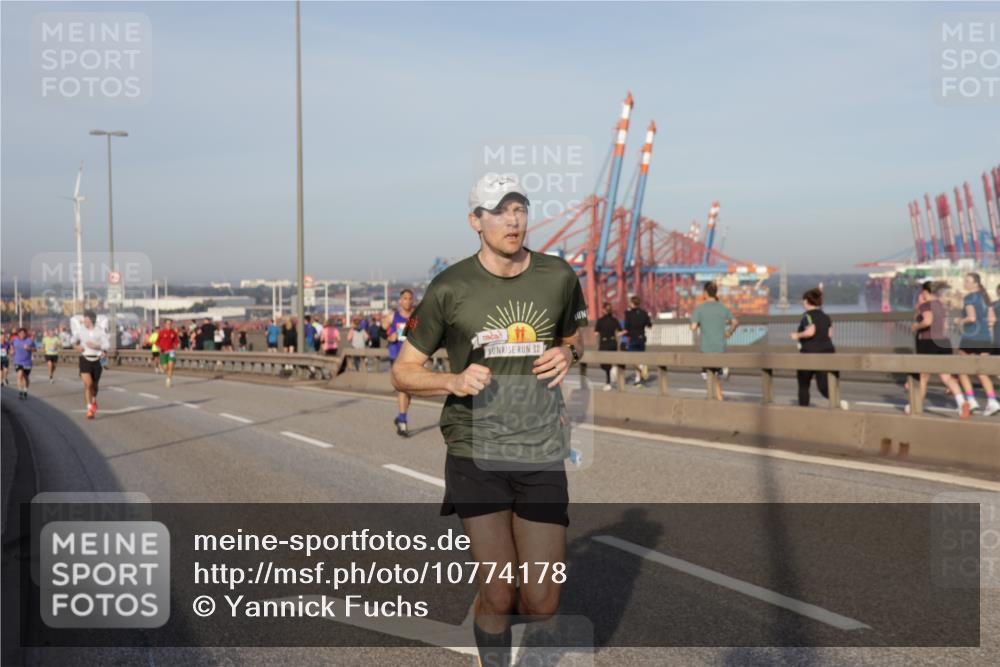 03.10.2026 - Köhlbrandbrückenlauf Yannick Fuchs http://msf.ph/oto/10774178 03.10.2026 09:38:27 Position 2  meine-sportfotos.de