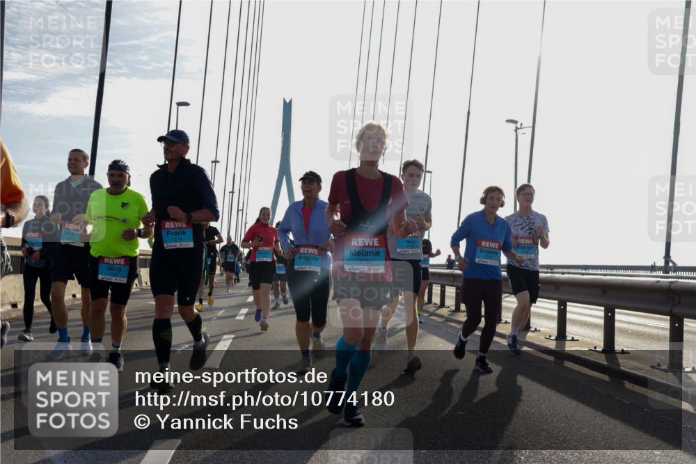 03.10.2026 - Köhlbrandbrückenlauf Yannick Fuchs http://msf.ph/oto/10774180 03.10.2026 09:33:12 Position 1 2816, 1195, 1274, 3152 meine-sportfotos.de