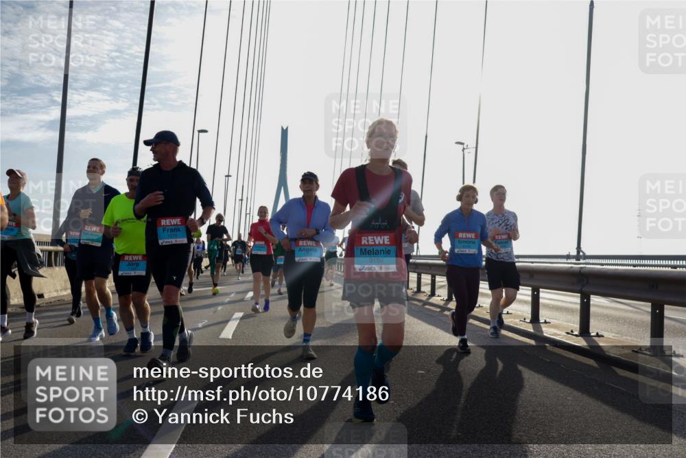 03.10.2026 - Köhlbrandbrückenlauf Yannick Fuchs http://msf.ph/oto/10774186 03.10.2026 09:33:12 Position 1 2816, 1274, 3152 meine-sportfotos.de