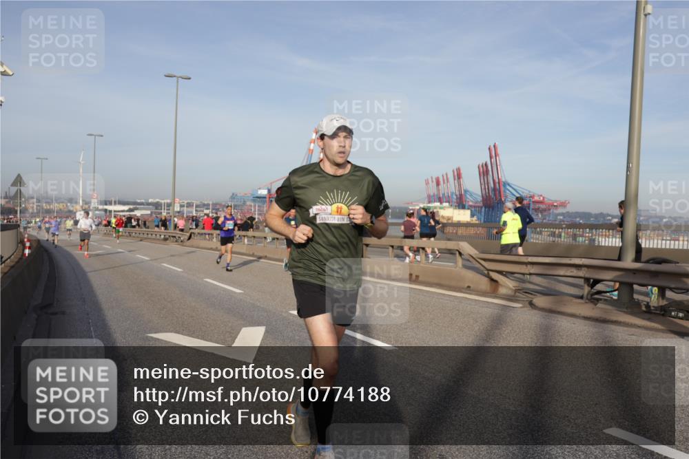 03.10.2026 - Köhlbrandbrückenlauf Yannick Fuchs http://msf.ph/oto/10774188 03.10.2026 09:38:28 Position 2 381 meine-sportfotos.de