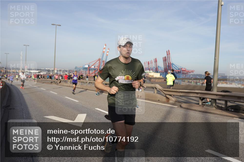 03.10.2026 - Köhlbrandbrückenlauf Yannick Fuchs http://msf.ph/oto/10774192 03.10.2026 09:38:28 Position 2 381 meine-sportfotos.de