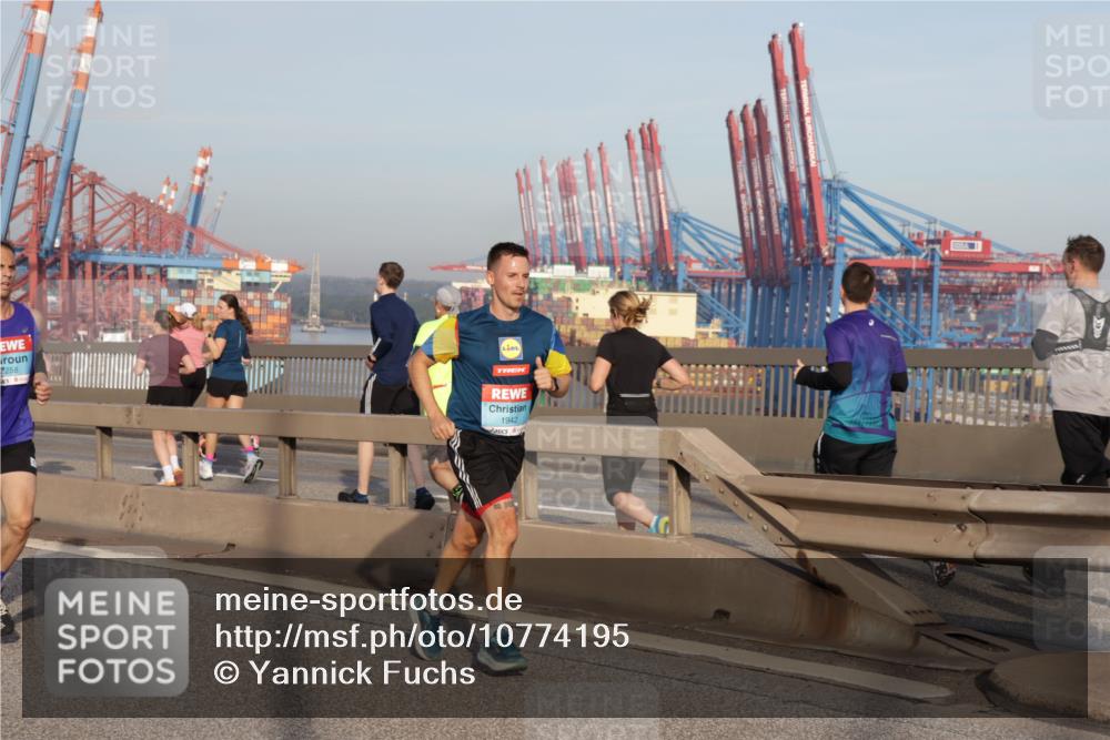 03.10.2026 - Köhlbrandbrückenlauf Yannick Fuchs http://msf.ph/oto/10774195 03.10.2026 09:38:30 Position 2 2258, 1942 meine-sportfotos.de