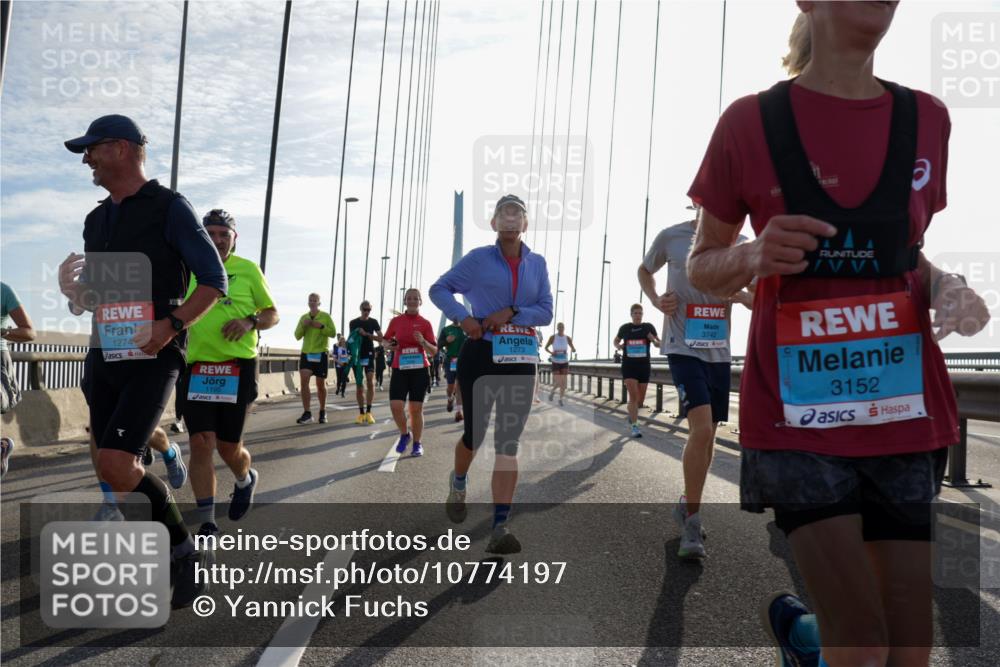 03.10.2026 - Köhlbrandbrückenlauf Yannick Fuchs http://msf.ph/oto/10774197 03.10.2026 09:33:13 Position 1 1274, 1195, 1273, 3742, 3152 meine-sportfotos.de
