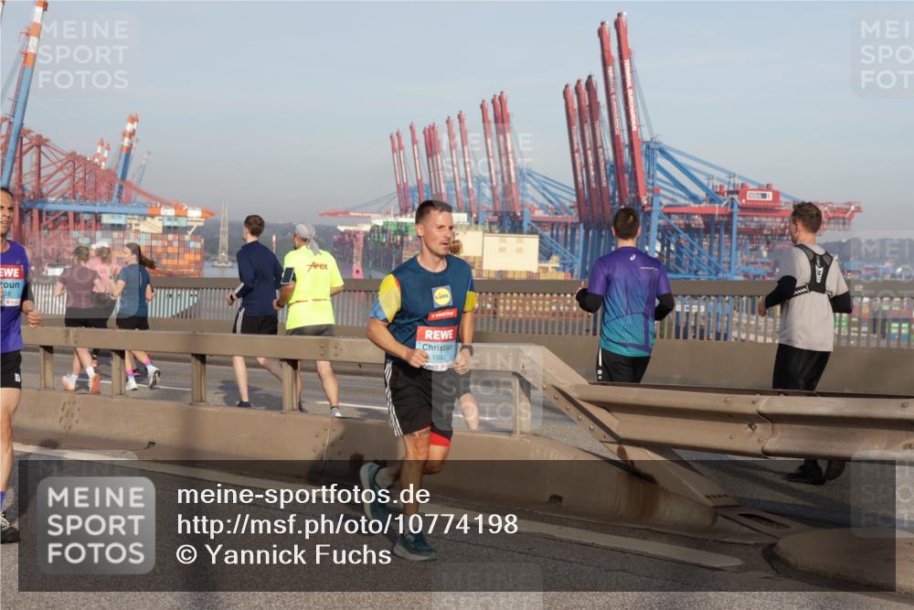 03.10.2026 - Köhlbrandbrückenlauf Yannick Fuchs http://msf.ph/oto/10774198 03.10.2026 09:38:30 Position 2 58, 1942 meine-sportfotos.de