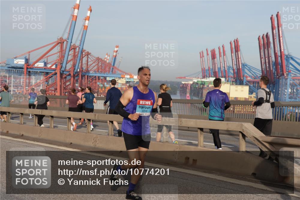 03.10.2026 - Köhlbrandbrückenlauf Yannick Fuchs http://msf.ph/oto/10774201 03.10.2026 09:38:30 Position 2 2258 meine-sportfotos.de