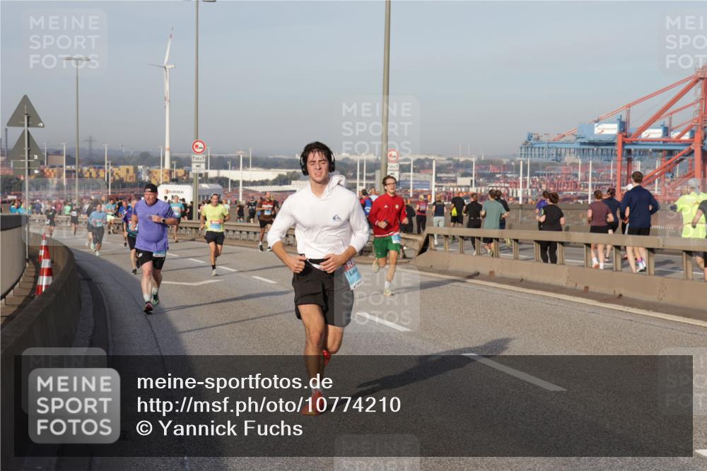 03.10.2026 - Köhlbrandbrückenlauf Yannick Fuchs http://msf.ph/oto/10774210 03.10.2026 09:38:33 Position 2  meine-sportfotos.de