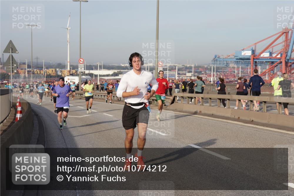 03.10.2026 - Köhlbrandbrückenlauf Yannick Fuchs http://msf.ph/oto/10774212 03.10.2026 09:38:33 Position 2  meine-sportfotos.de
