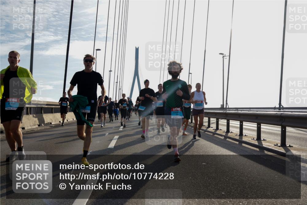 03.10.2026 - Köhlbrandbrückenlauf Yannick Fuchs http://msf.ph/oto/10774228 03.10.2026 09:33:15 Position 1 1081, 22 meine-sportfotos.de