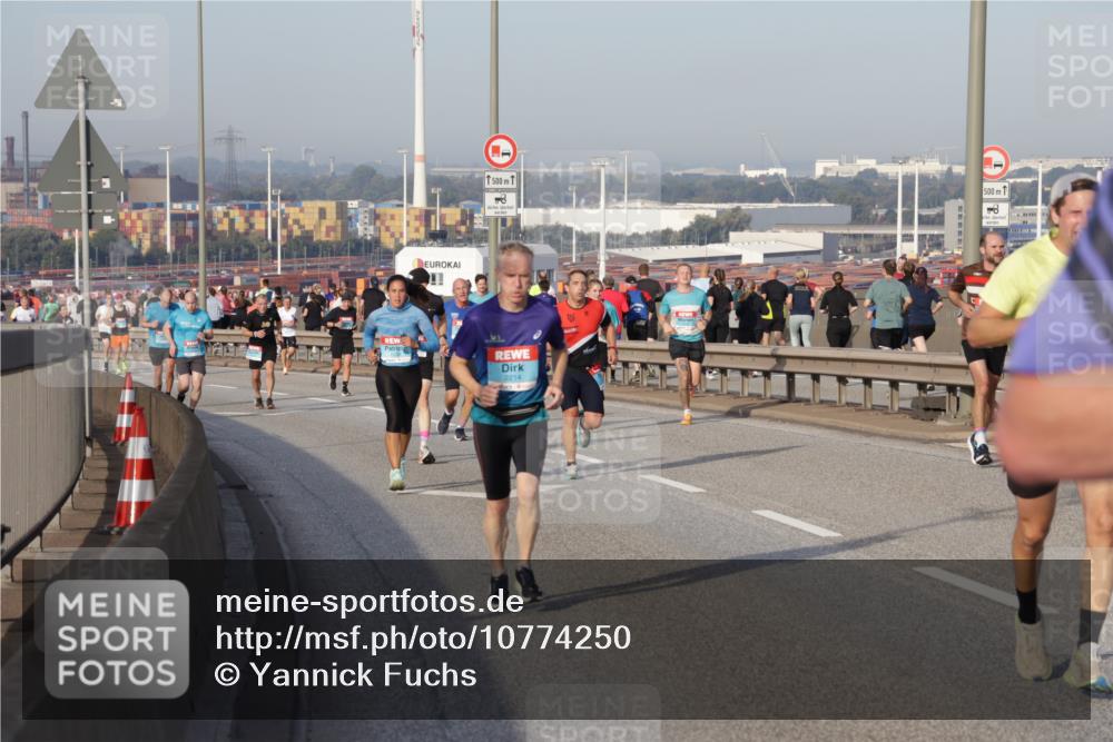 03.10.2026 - Köhlbrandbrückenlauf Yannick Fuchs http://msf.ph/oto/10774250 03.10.2026 09:38:39 Position 2 1500, 500, 2214 meine-sportfotos.de