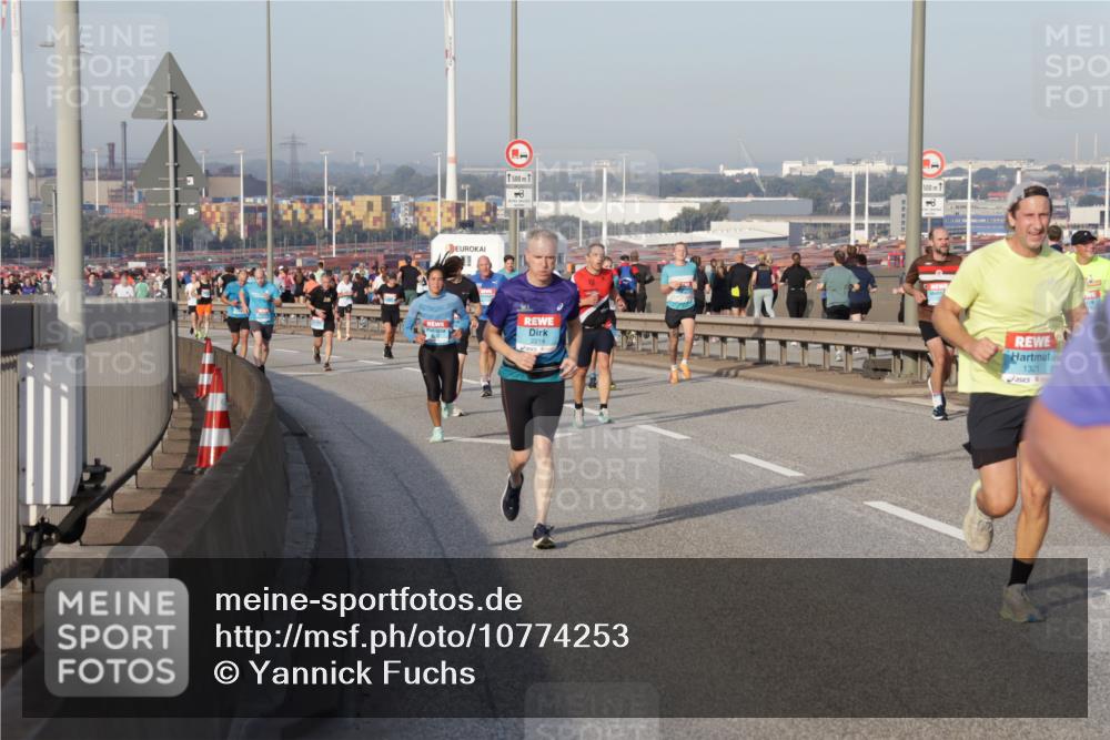 03.10.2026 - Köhlbrandbrückenlauf Yannick Fuchs http://msf.ph/oto/10774253 03.10.2026 09:38:39 Position 2 1500, 2214, 500, 1321 meine-sportfotos.de