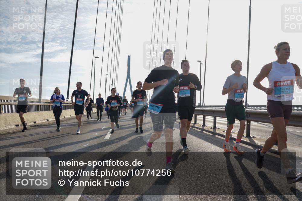03.10.2026 - Köhlbrandbrückenlauf Yannick Fuchs http://msf.ph/oto/10774256 03.10.2026 09:33:17 Position 1 2600, 3743, 3733, 2916 meine-sportfotos.de