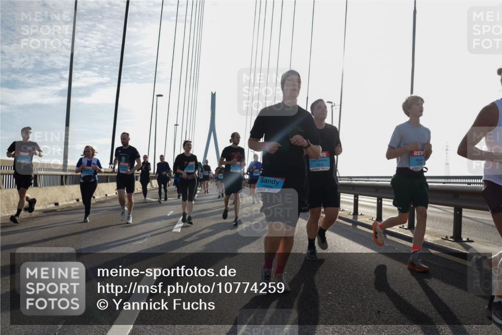 03.10.2026 - Köhlbrandbrückenlauf Yannick Fuchs http://msf.ph/oto/10774259 03.10.2026 09:33:17 Position 1 2600, 2916, 3743 meine-sportfotos.de