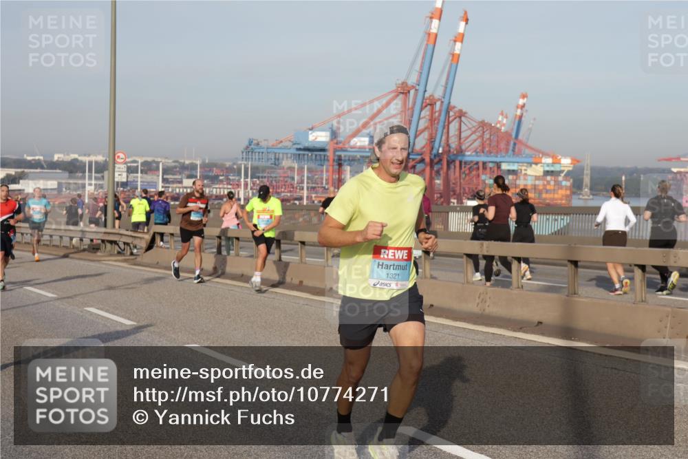 03.10.2026 - Köhlbrandbrückenlauf Yannick Fuchs http://msf.ph/oto/10774271 03.10.2026 09:38:41 Position 2 1321 meine-sportfotos.de