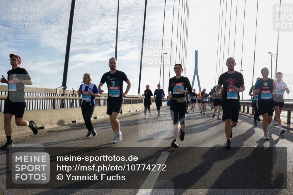 03.10.2026 - Köhlbrandbrückenlauf Yannick Fuchs http://msf.ph/oto/10774272 03.10.2026 09:33:18 Position 1 121, 3702, 2975 meine-sportfotos.de