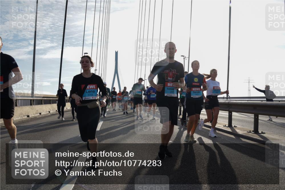 03.10.2026 - Köhlbrandbrückenlauf Yannick Fuchs http://msf.ph/oto/10774283 03.10.2026 09:33:19 Position 1 3703, 297, 1943 meine-sportfotos.de