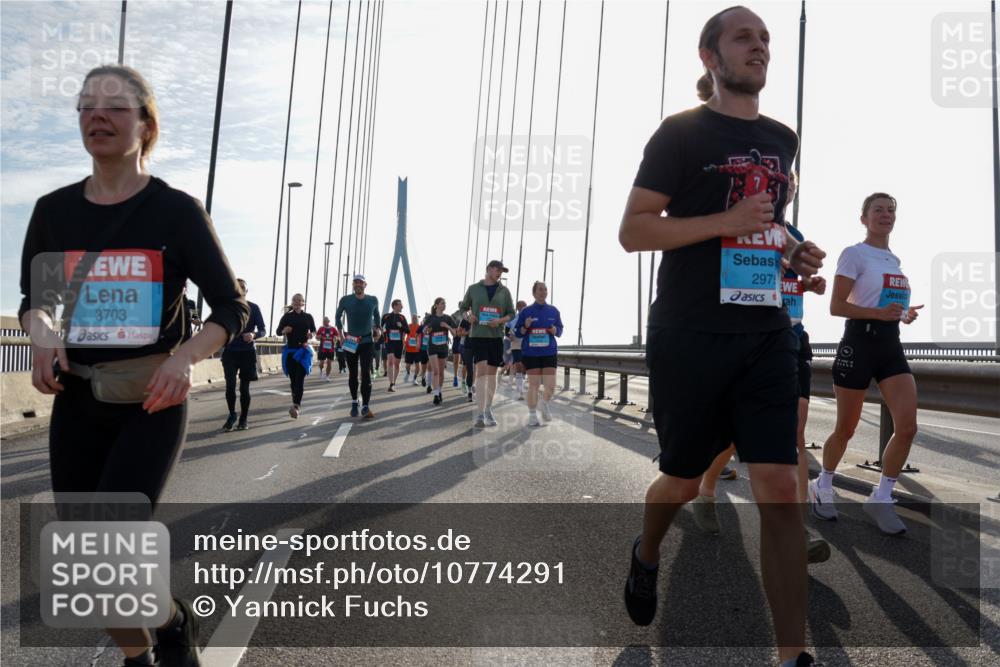 03.10.2026 - Köhlbrandbrückenlauf Yannick Fuchs http://msf.ph/oto/10774291 03.10.2026 09:33:19 Position 1 3703, 297 meine-sportfotos.de
