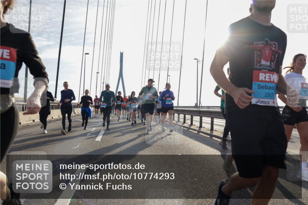 03.10.2026 - Köhlbrandbrückenlauf Yannick Fuchs http://msf.ph/oto/10774293 03.10.2026 09:33:19 Position 1 297 meine-sportfotos.de