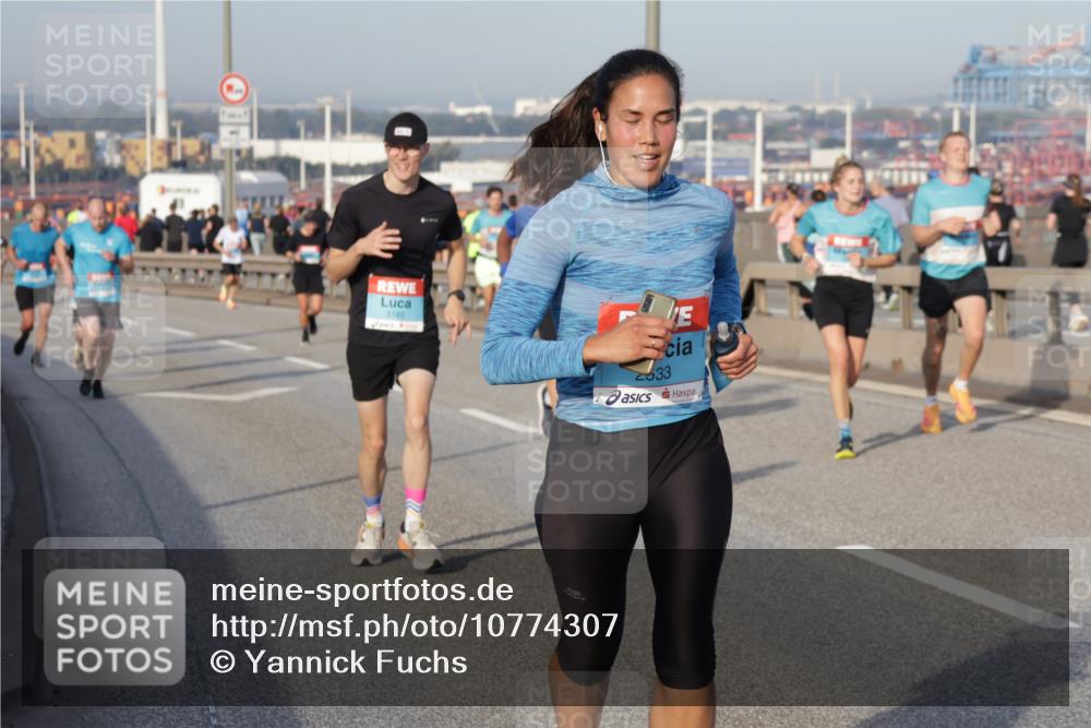03.10.2026 - Köhlbrandbrückenlauf Yannick Fuchs http://msf.ph/oto/10774307 03.10.2026 09:38:46 Position 2 3185, 2533 meine-sportfotos.de