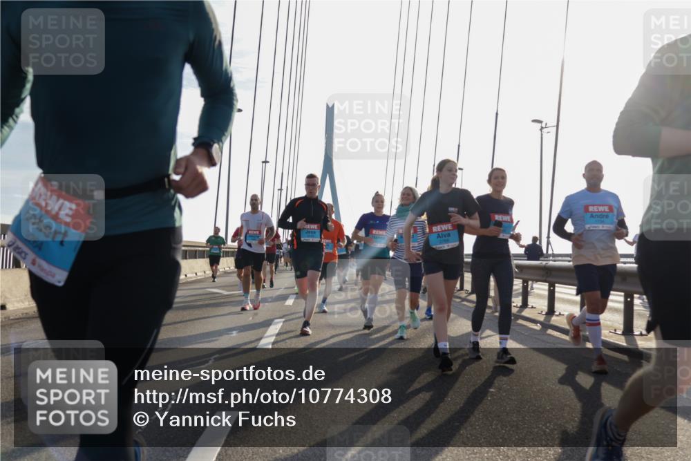 03.10.2026 - Köhlbrandbrückenlauf Yannick Fuchs http://msf.ph/oto/10774308 03.10.2026 09:33:22 Position 1 3264, 2766 meine-sportfotos.de