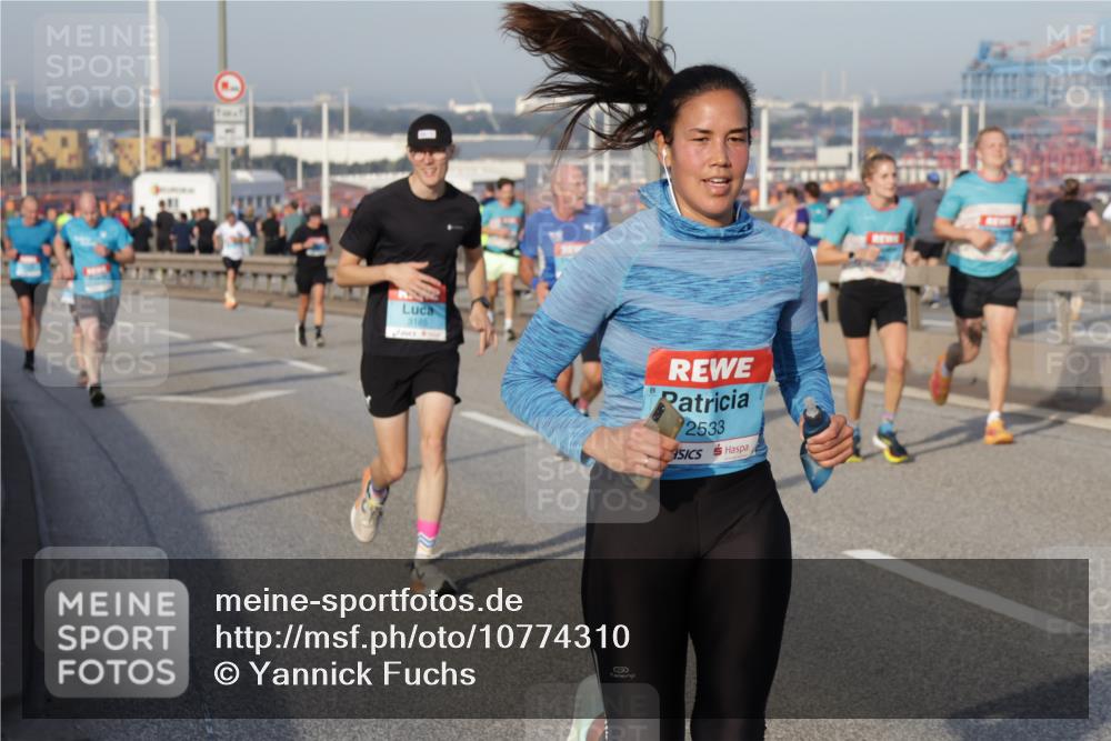 03.10.2026 - Köhlbrandbrückenlauf Yannick Fuchs http://msf.ph/oto/10774310 03.10.2026 09:38:46 Position 2 3185, 2533 meine-sportfotos.de