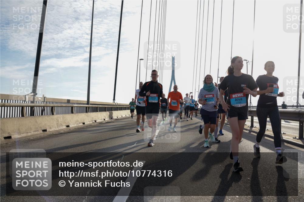 03.10.2026 - Köhlbrandbrückenlauf Yannick Fuchs http://msf.ph/oto/10774316 03.10.2026 09:33:23 Position 1 3415, 2766 meine-sportfotos.de