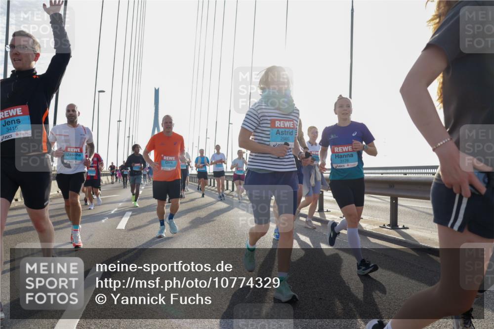 03.10.2026 - Köhlbrandbrückenlauf Yannick Fuchs http://msf.ph/oto/10774329 03.10.2026 09:33:24 Position 1 3415, 2980, 3126 meine-sportfotos.de