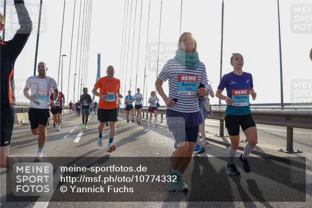 03.10.2026 - Köhlbrandbrückenlauf Yannick Fuchs http://msf.ph/oto/10774332 03.10.2026 09:33:24 Position 1 1689, 2980, 3126 meine-sportfotos.de