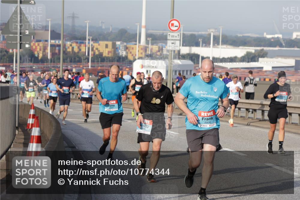 03.10.2026 - Köhlbrandbrückenlauf Yannick Fuchs http://msf.ph/oto/10774344 03.10.2026 09:38:50 Position 2 1, 500, 2228, 2006 meine-sportfotos.de