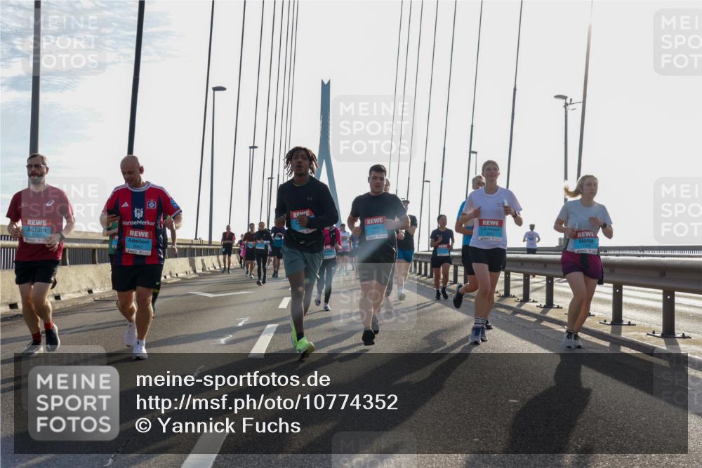 03.10.2026 - Köhlbrandbrückenlauf Yannick Fuchs http://msf.ph/oto/10774352 03.10.2026 09:33:26 Position 1 3051 meine-sportfotos.de
