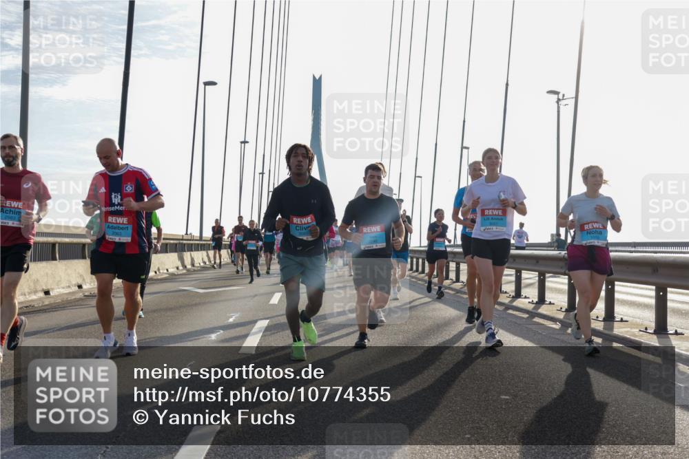 03.10.2026 - Köhlbrandbrückenlauf Yannick Fuchs http://msf.ph/oto/10774355 03.10.2026 09:33:26 Position 1 2983, 2063, 1010 meine-sportfotos.de