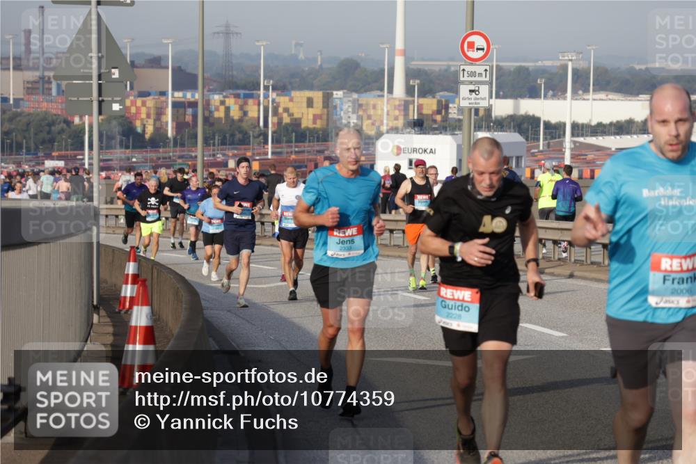03.10.2026 - Köhlbrandbrückenlauf Yannick Fuchs http://msf.ph/oto/10774359 03.10.2026 09:38:52 Position 2 2333, 500, 2228, 2006 meine-sportfotos.de