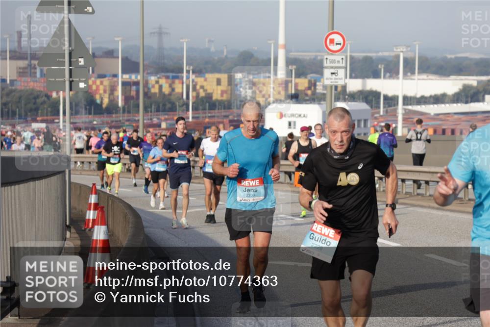 03.10.2026 - Köhlbrandbrückenlauf Yannick Fuchs http://msf.ph/oto/10774363 03.10.2026 09:38:52 Position 2 2333, 2228, 1500, 1 meine-sportfotos.de