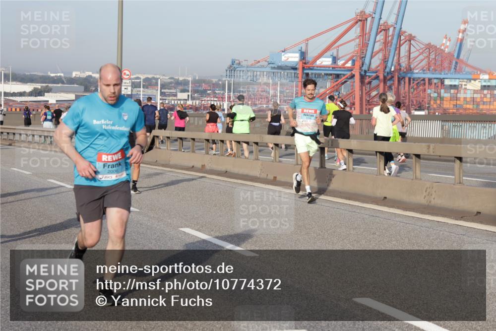 03.10.2026 - Köhlbrandbrückenlauf Yannick Fuchs http://msf.ph/oto/10774372 03.10.2026 09:38:53 Position 2 500, 1, 2006 meine-sportfotos.de