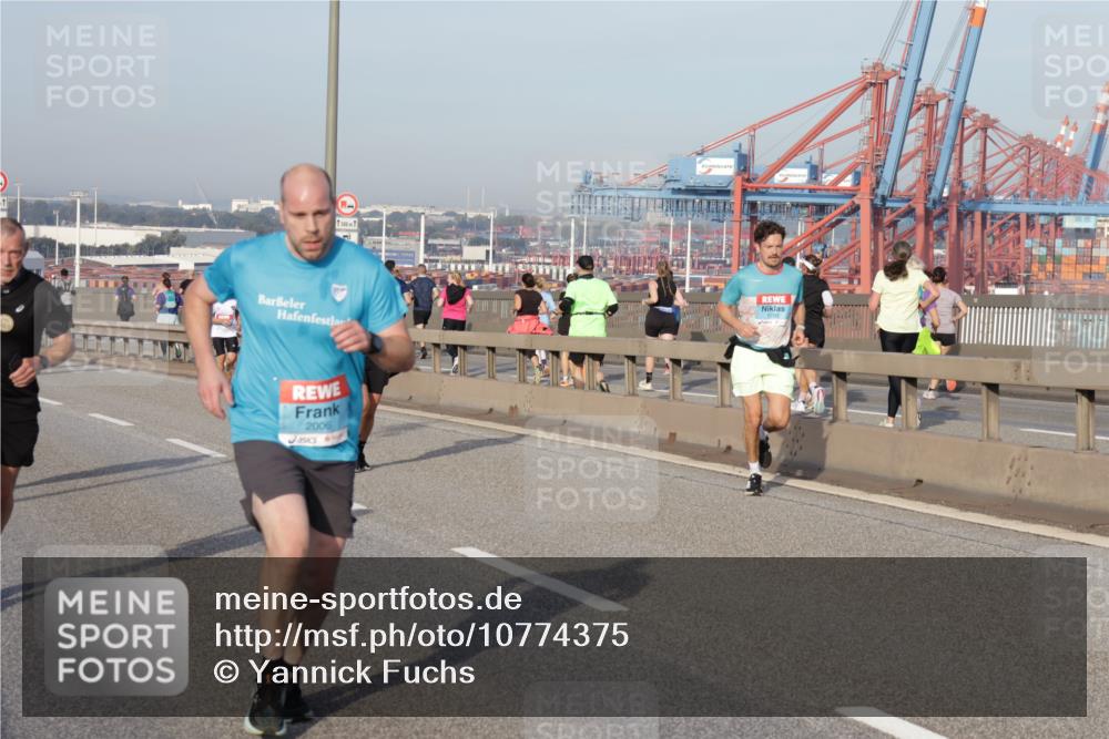 03.10.2026 - Köhlbrandbrückenlauf Yannick Fuchs http://msf.ph/oto/10774375 03.10.2026 09:38:53 Position 2 1, 2006, 500, 1 meine-sportfotos.de
