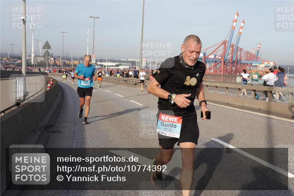 03.10.2026 - Köhlbrandbrückenlauf Yannick Fuchs http://msf.ph/oto/10774392 03.10.2026 09:38:56 Position 2 2228 meine-sportfotos.de