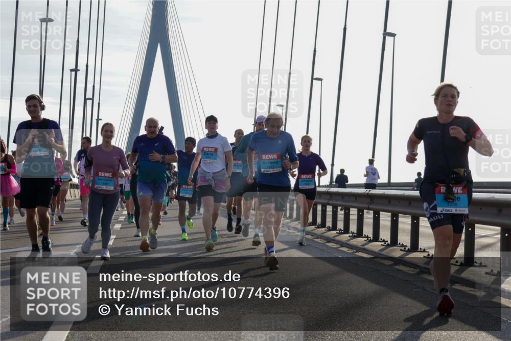 03.10.2026 - Köhlbrandbrückenlauf Yannick Fuchs http://msf.ph/oto/10774396 03.10.2026 09:33:30 Position 1 1887, 1417, 1235 meine-sportfotos.de
