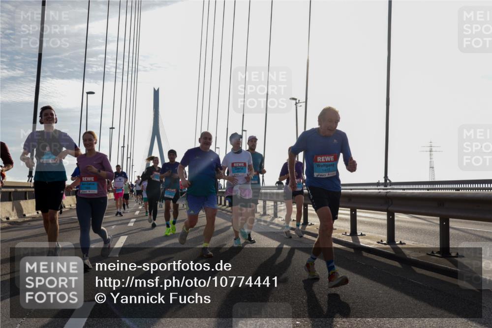 03.10.2026 - Köhlbrandbrückenlauf Yannick Fuchs http://msf.ph/oto/10774441 03.10.2026 09:33:33 Position 1 1887, 11, 1417 meine-sportfotos.de