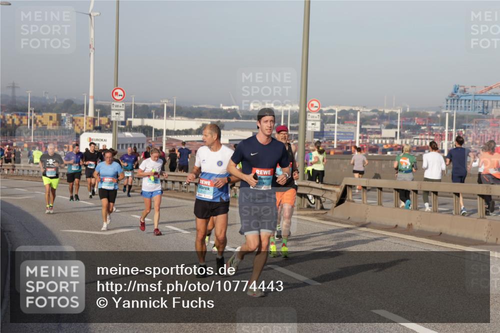 03.10.2026 - Köhlbrandbrückenlauf Yannick Fuchs http://msf.ph/oto/10774443 03.10.2026 09:39:02 Position 2 1500, 2145, 2143, 500 meine-sportfotos.de
