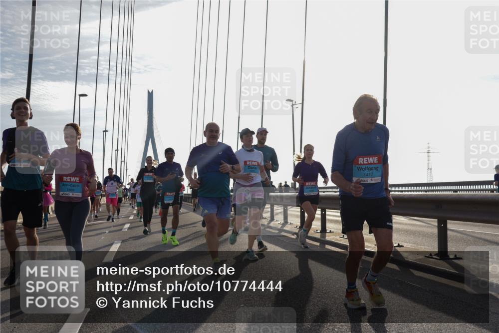 03.10.2026 - Köhlbrandbrückenlauf Yannick Fuchs http://msf.ph/oto/10774444 03.10.2026 09:33:34 Position 1 1888, 1417 meine-sportfotos.de