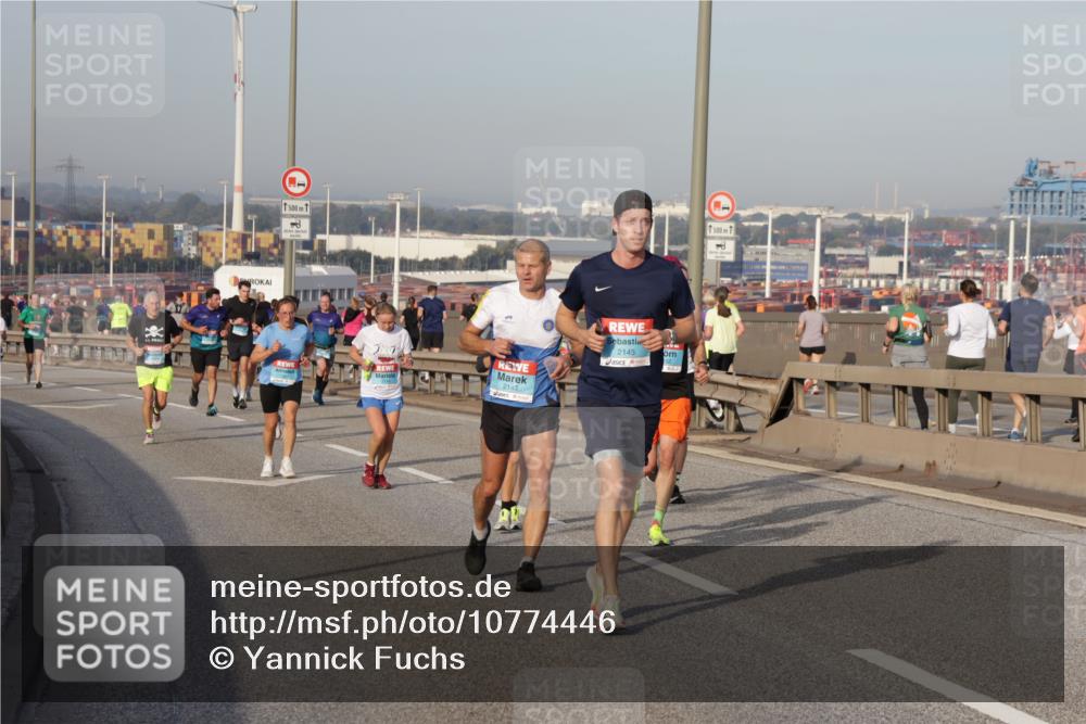 03.10.2026 - Köhlbrandbrückenlauf Yannick Fuchs http://msf.ph/oto/10774446 03.10.2026 09:39:02 Position 2 1500, 2143, 2145, 1500 meine-sportfotos.de
