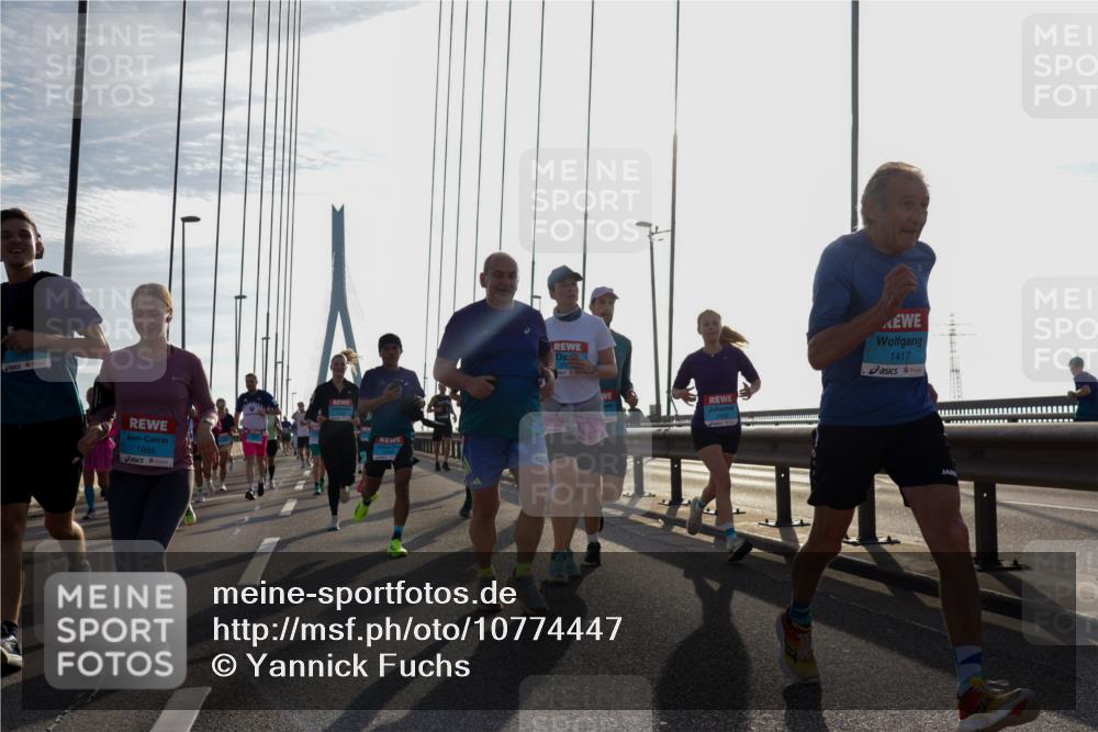 03.10.2026 - Köhlbrandbrückenlauf Yannick Fuchs http://msf.ph/oto/10774447 03.10.2026 09:33:34 Position 1 1888, 1417 meine-sportfotos.de