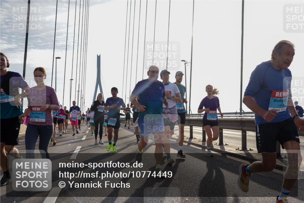 03.10.2026 - Köhlbrandbrückenlauf Yannick Fuchs http://msf.ph/oto/10774449 03.10.2026 09:33:34 Position 1 1887, 1888, 1417 meine-sportfotos.de