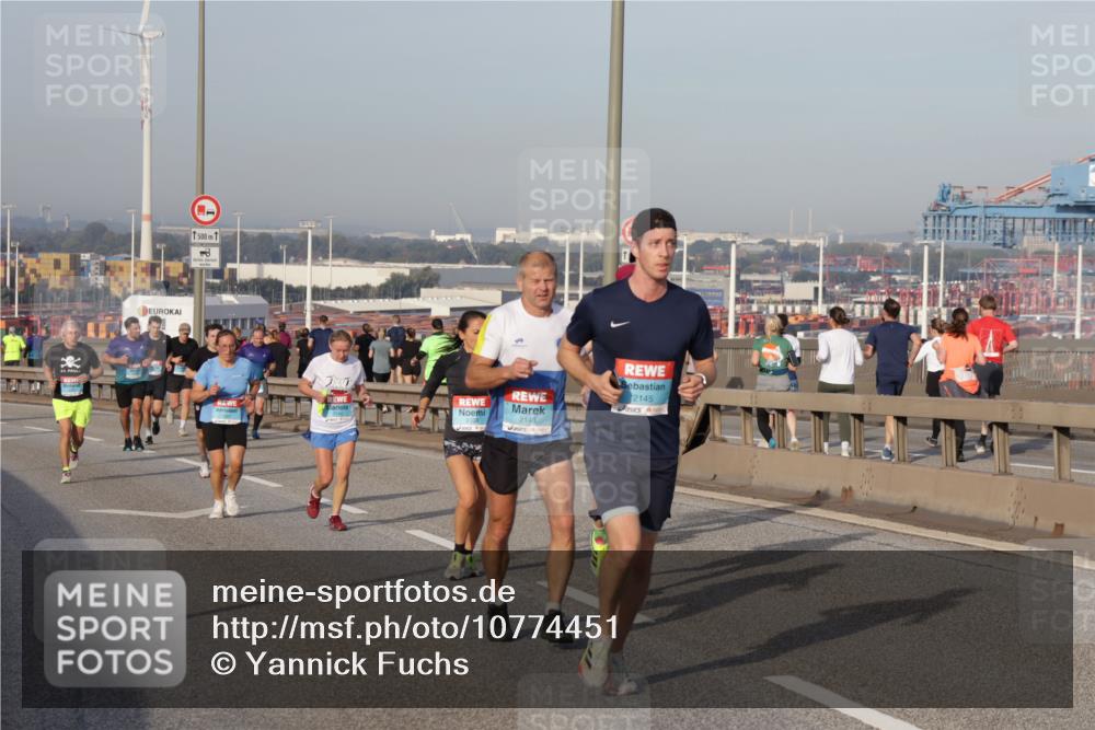 03.10.2026 - Köhlbrandbrückenlauf Yannick Fuchs http://msf.ph/oto/10774451 03.10.2026 09:39:03 Position 2 500, 2143, 2145 meine-sportfotos.de