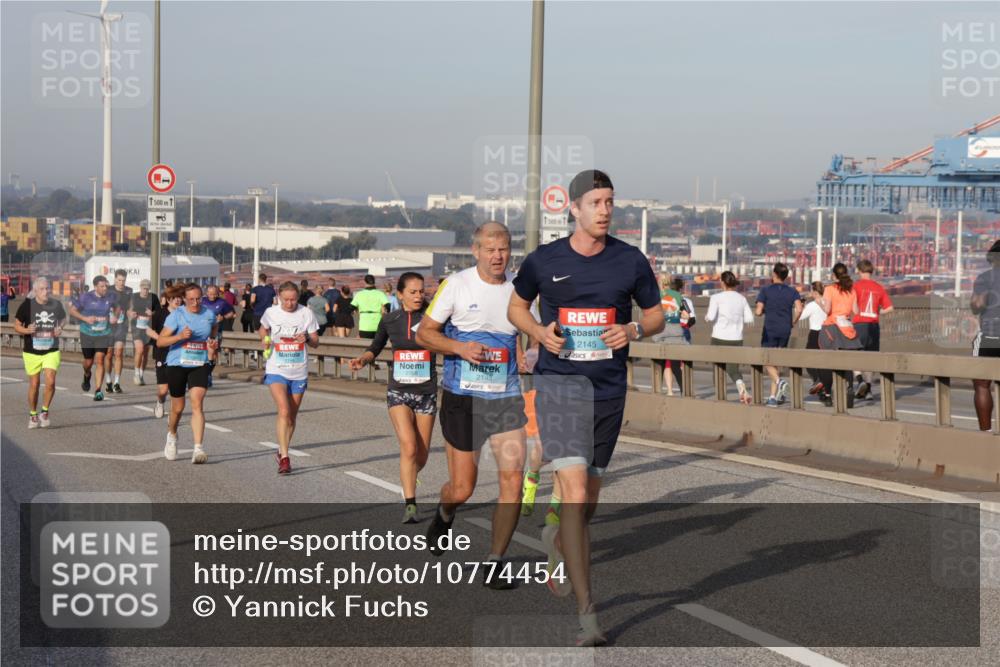 03.10.2026 - Köhlbrandbrückenlauf Yannick Fuchs http://msf.ph/oto/10774454 03.10.2026 09:39:03 Position 2 1500, 500, 1, 2368, 2143, 2145 meine-sportfotos.de