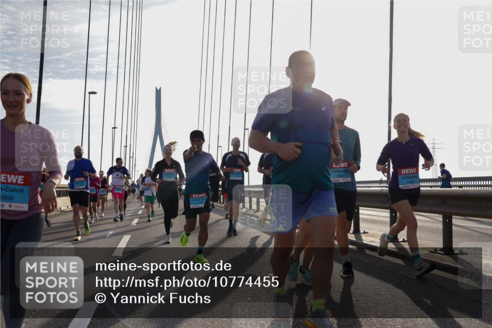 03.10.2026 - Köhlbrandbrückenlauf Yannick Fuchs http://msf.ph/oto/10774455 03.10.2026 09:33:35 Position 1 1888, 3668, 3569 meine-sportfotos.de