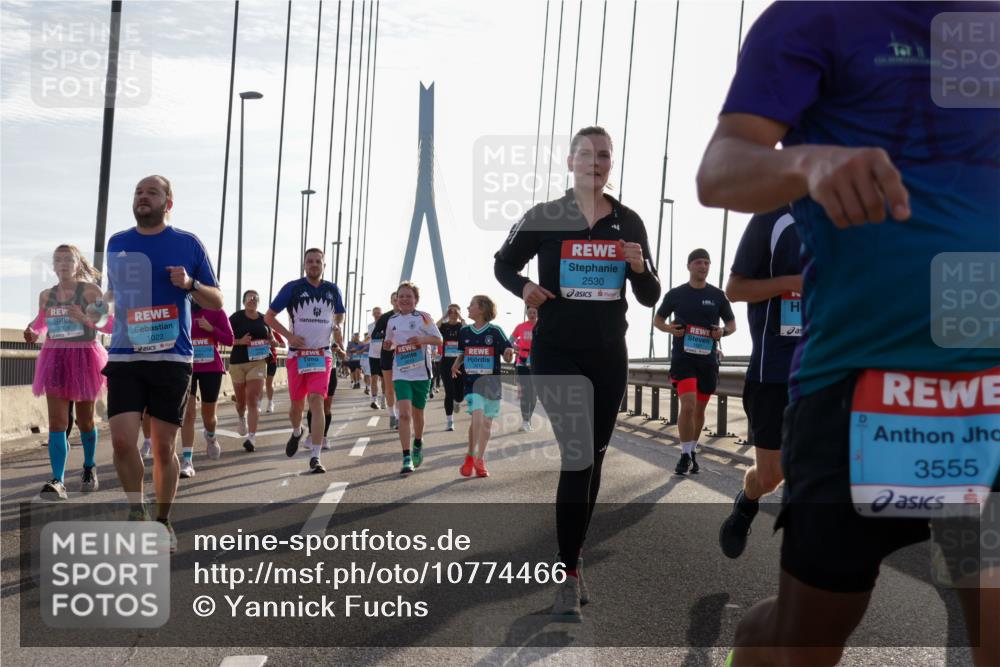 03.10.2026 - Köhlbrandbrückenlauf Yannick Fuchs http://msf.ph/oto/10774466 03.10.2026 09:33:36 Position 1 1022, 2671, 2530, 3555 meine-sportfotos.de