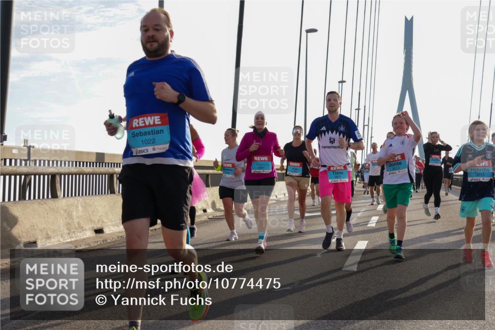 03.10.2026 - Köhlbrandbrückenlauf Yannick Fuchs http://msf.ph/oto/10774475 03.10.2026 09:33:37 Position 1 1022, 2671, 3013, 3015 meine-sportfotos.de